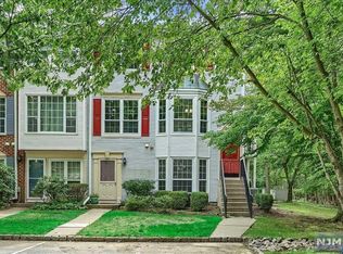 244 Larch Ln, Mahwah, NJ 07430