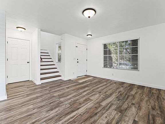4th image of 333 Candellaria Dr