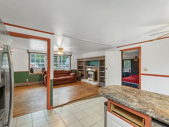 4th image of 72 Eaton Drive