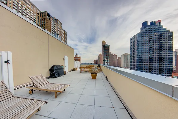 Sold by (Legacy) Elegran | media 10