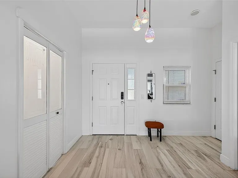 411 Del Mar Dr — Photo 10