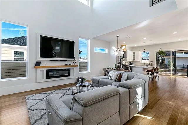4 bed, 5.0 bath, 2623 sqft, $4,000 — Photo 4