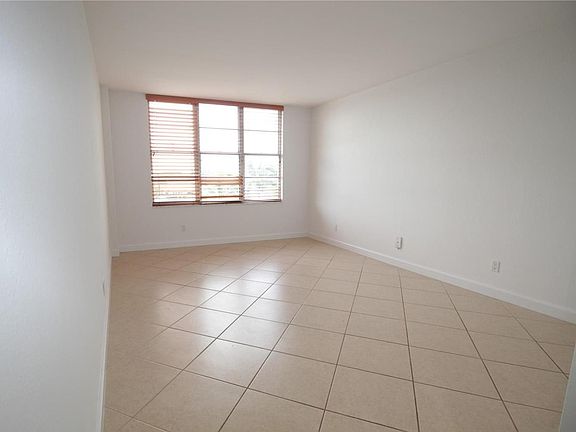 5th image of 5600 Collins Ave APT 3J