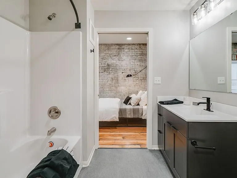 Commission House — Photo 6