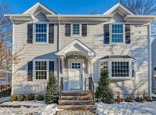 66 N Hillside Ave, Chatham, NJ 07928