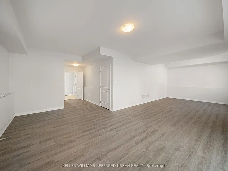1466 Stovell Cres #MAIN UPPER — Photo 39