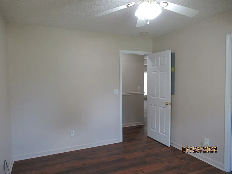 3590 Oleander Dr — Photo 28