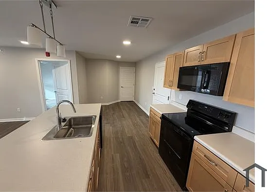 737 W 71st St — Photo 6