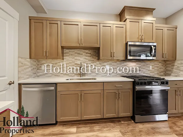 131 NE 30th Ave — Photo 13
