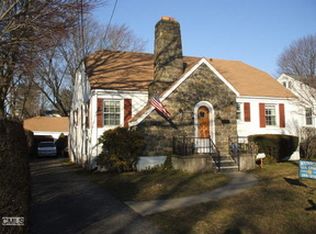 241 Rosewood Pl, Bridgeport, CT 06610