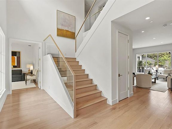 3rd image of 4678 S Versailles Ave
