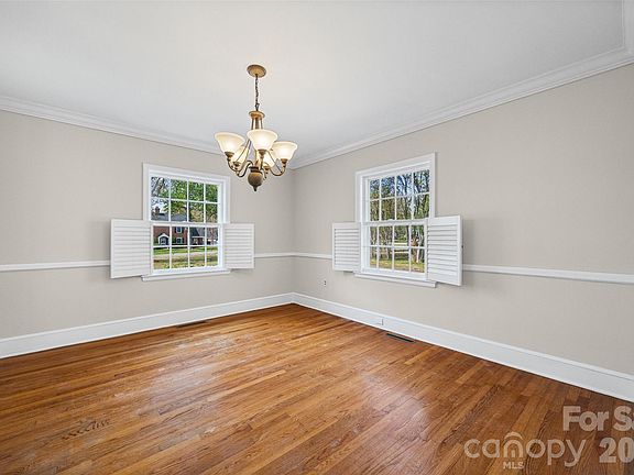 4th image of 351 Country Club Dr