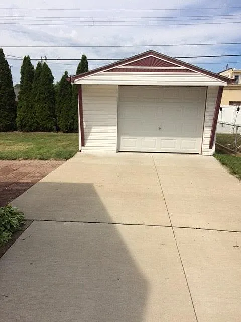 3 bed, 900 sqft, $1,390 — Photo 2