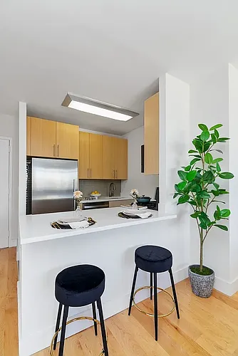 100 Jane St #4C Photo 1 100 Jane St #4C Photo 1