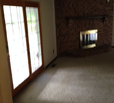 4th image of 3207 Camelot Dr