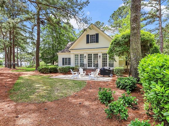 2nd image of 8 E Cottage Cir