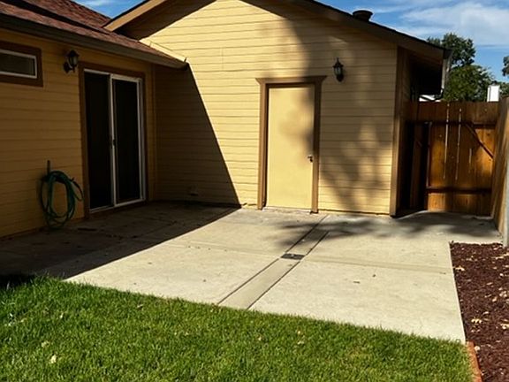 3rd image of 216 Stonybrook Dr