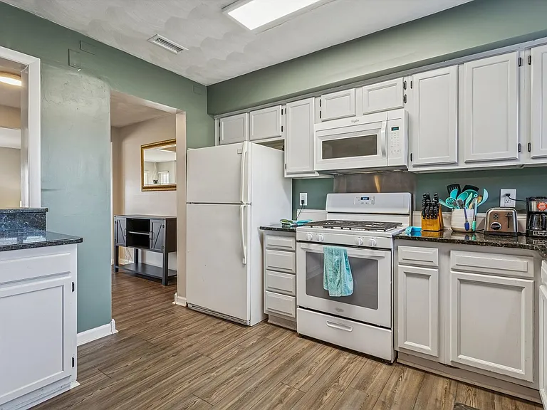 762 Quesnel Dr — Photo 15
