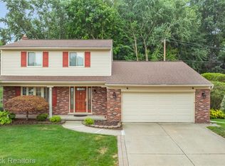 23756 Kim Dr, Clinton Township, MI 48035