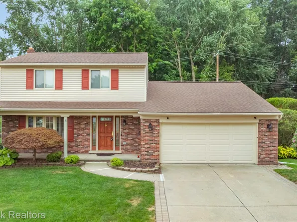 23756 Kim Dr, Clinton Township, MI 48035