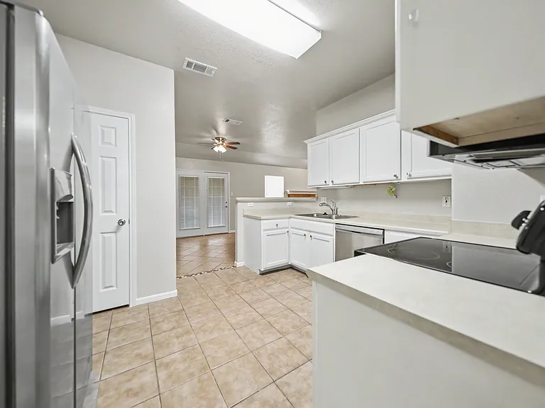 1202 Frio St — Photo 5