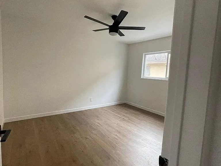 3814 S Bronson Ave — Photo 12