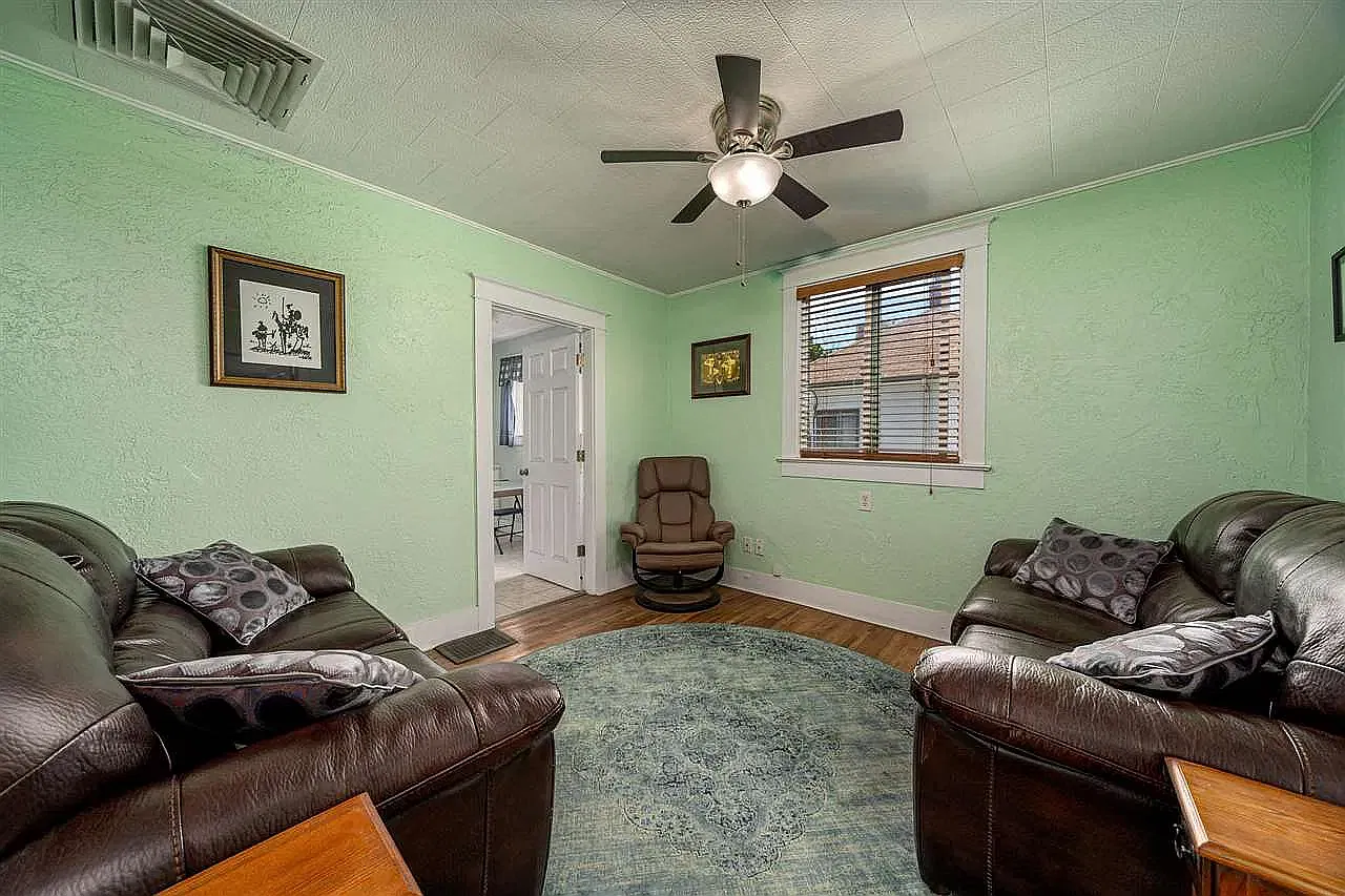 4 bed, 1760 sqft, $2,200 — Photo 2