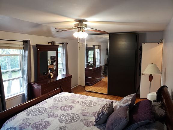 3rd image of 734 Suffolk Ave