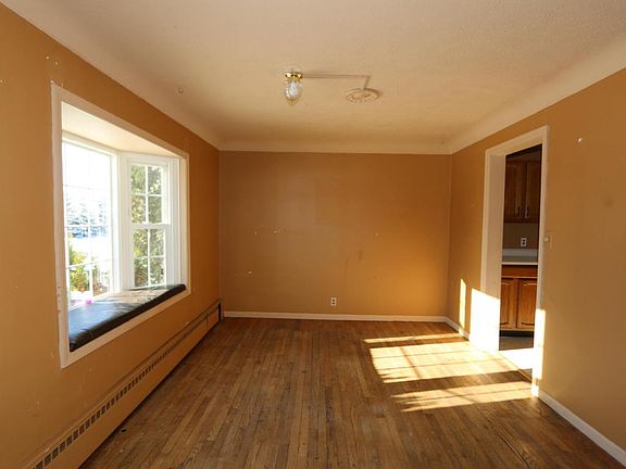 3rd image of 310 W 8th Ave