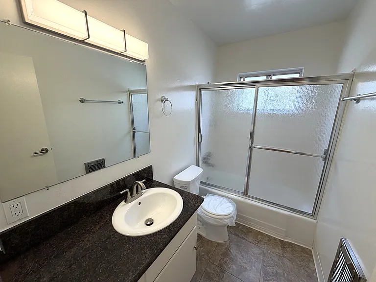 255 S Oakland Avenue — Photo 10
