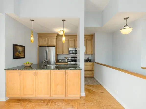 393 West 49th Street image 4 of 20