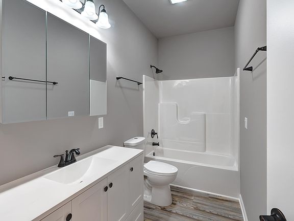 4th image of 3426 Bond Pl
