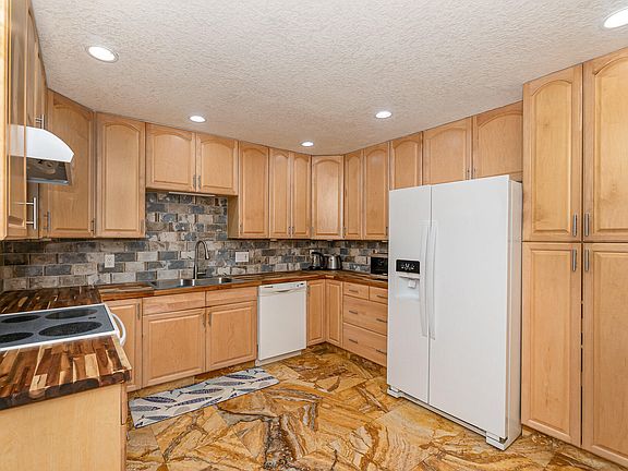 3rd image of 2114 Manor Dr NE
