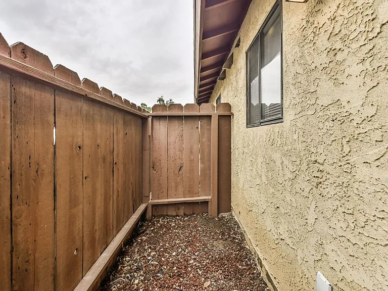 1020 W Atkins Ave #B — Photo 13
