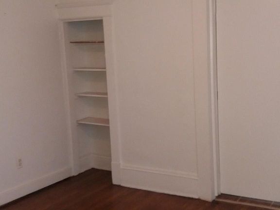 3rd image of 1522 Lee St E APT 4