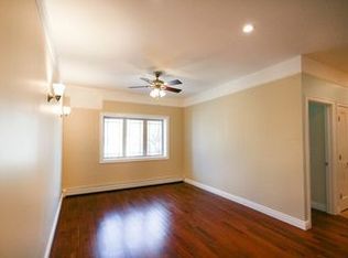 2567 36th St APT 2R, Astoria, NY 11103
