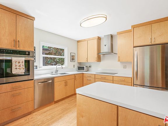 5th image of 1226 Marine St