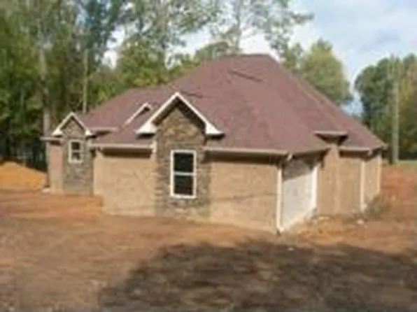 777 Lake Ln, Adamsville, TN 38310