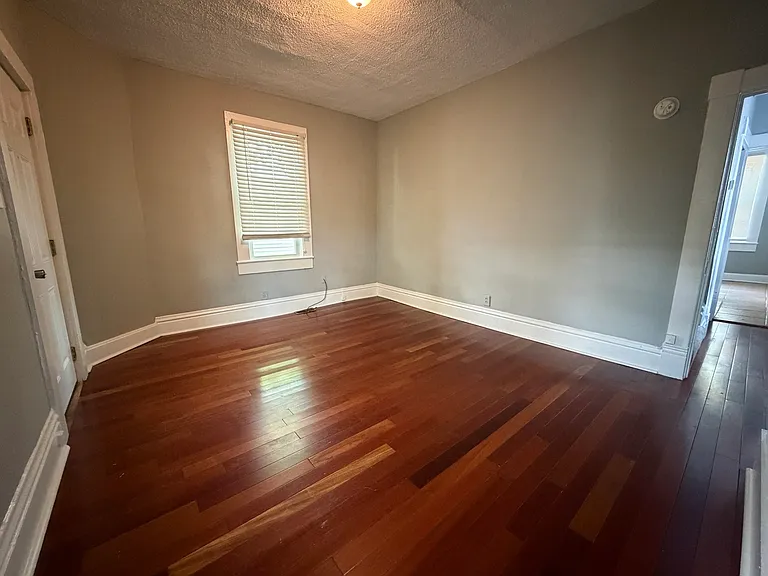 1068 Michigan Ave — Photo 4