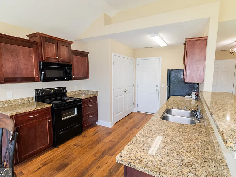 612 Hampstead Ave — Photo 8