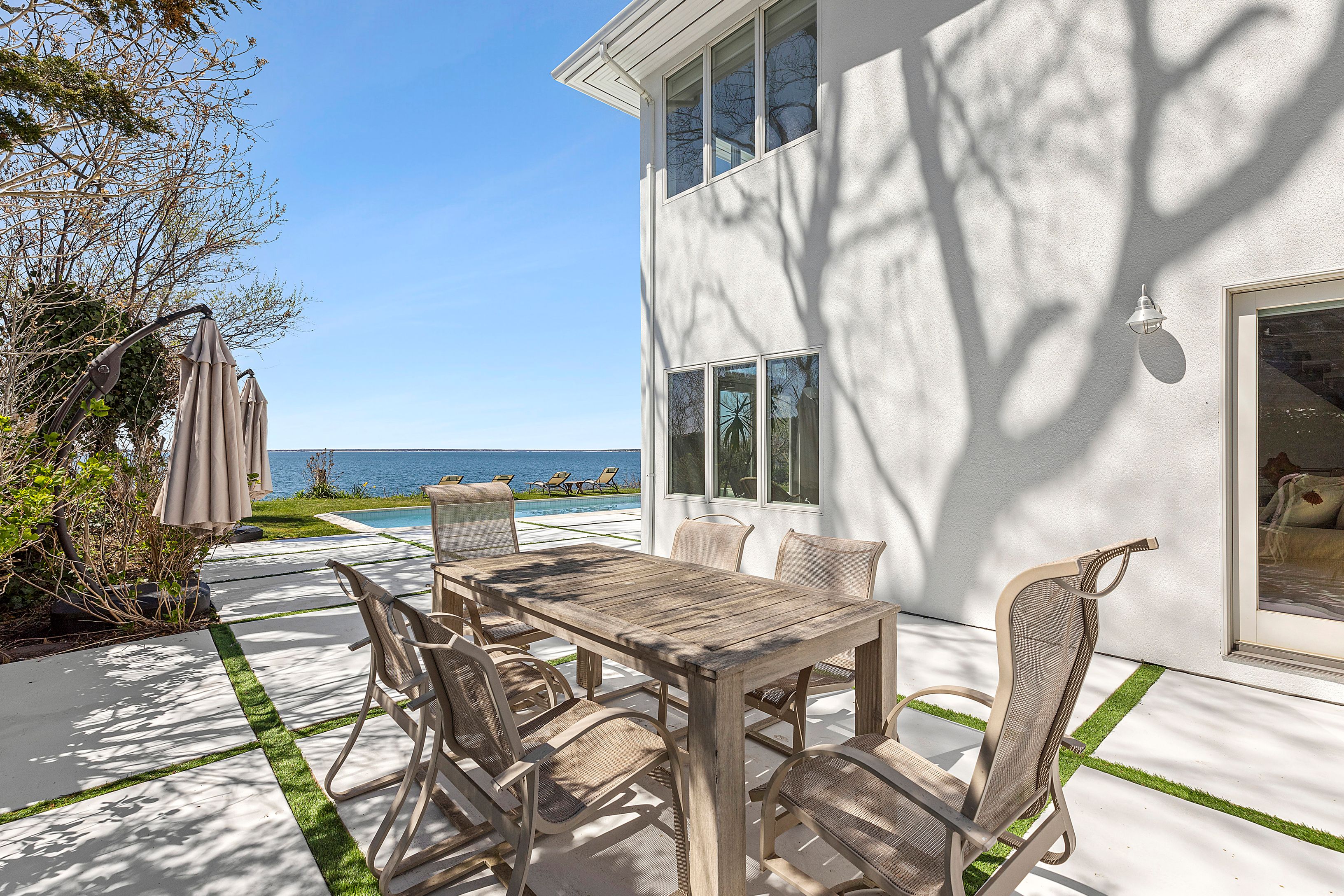 9 Cliff Dr, Sag Harbor, NY 11963 Out East