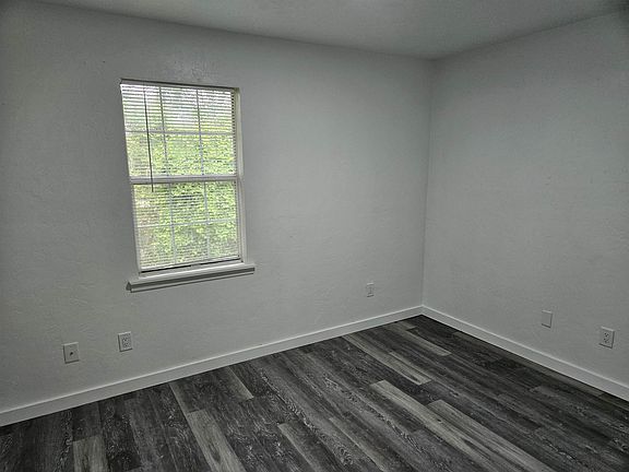 5th image of 1573 Jacks Dr #B