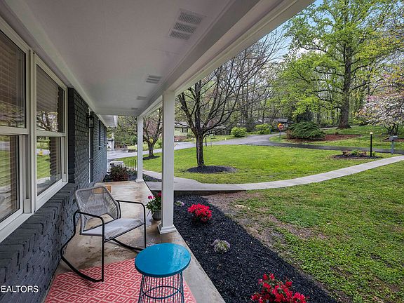 3rd image of 4800 Parva Dr