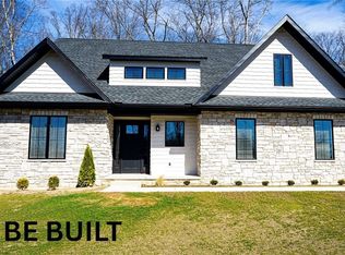 1675 Woodland Cir, Youngstown, OH