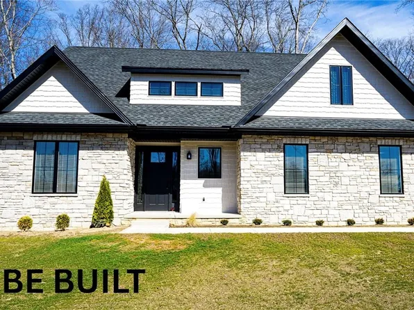 1675 Woodland Cir, Youngstown, OH 44514