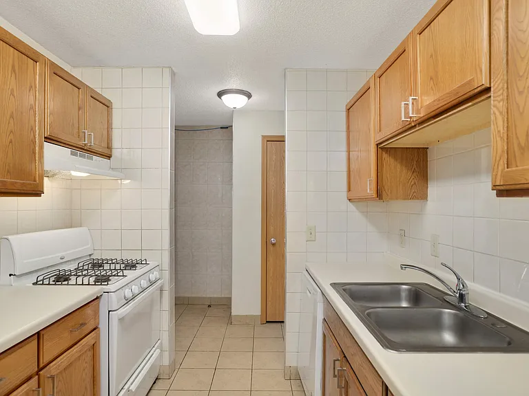 1313 Como Ave SE #102 — Photo 11