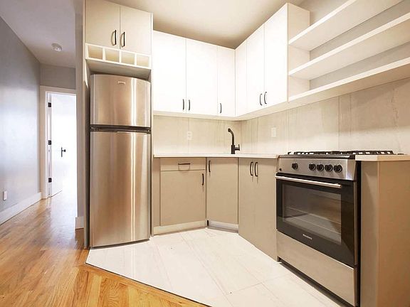 5th image of 54 E 130th St