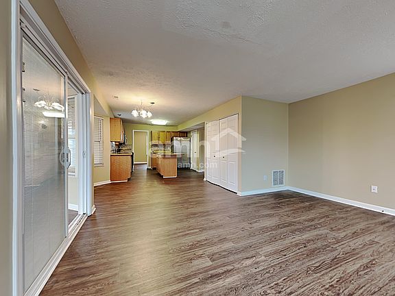 4th image of 6226 Twyckenham Dr