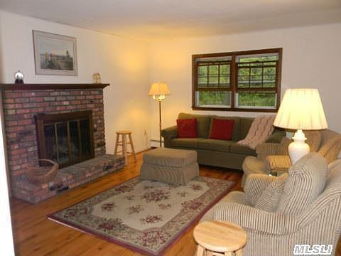 3rd image of 32 Clearbrook Dr