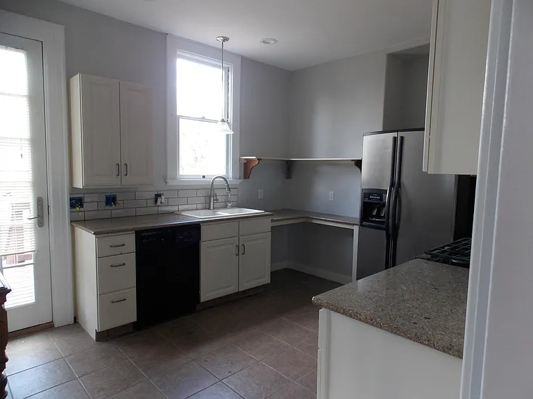 1211 N Weber St — Photo 8